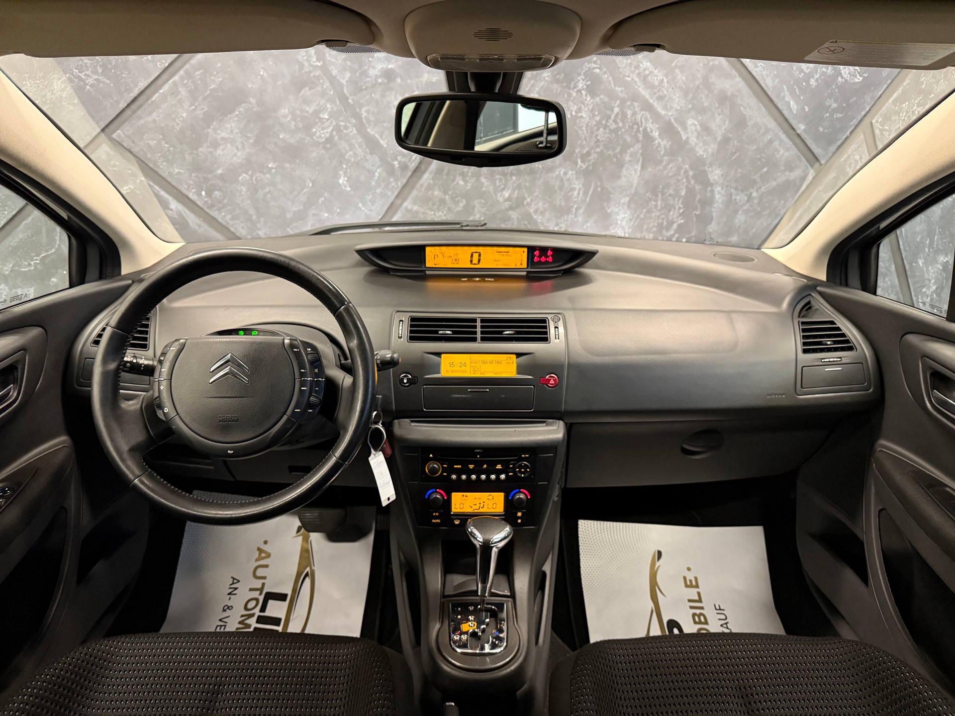 CITROEN C4 Berline 1.6i 16V VTR (Pack) Automatic-image-8