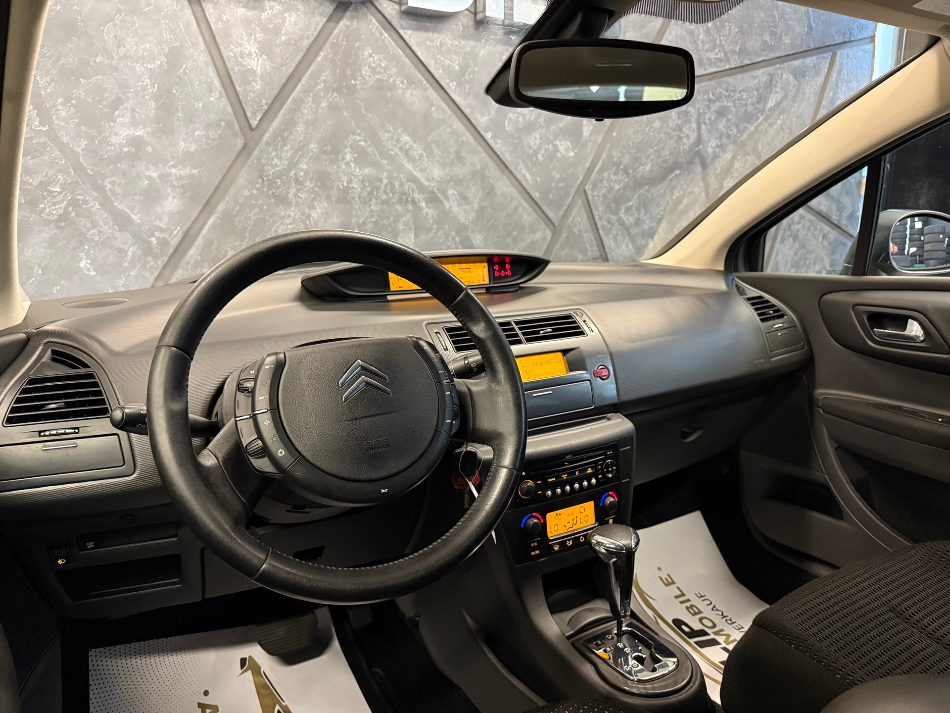 CITROEN C4 Berline 1.6i 16V VTR (Pack) Automatic-image-9