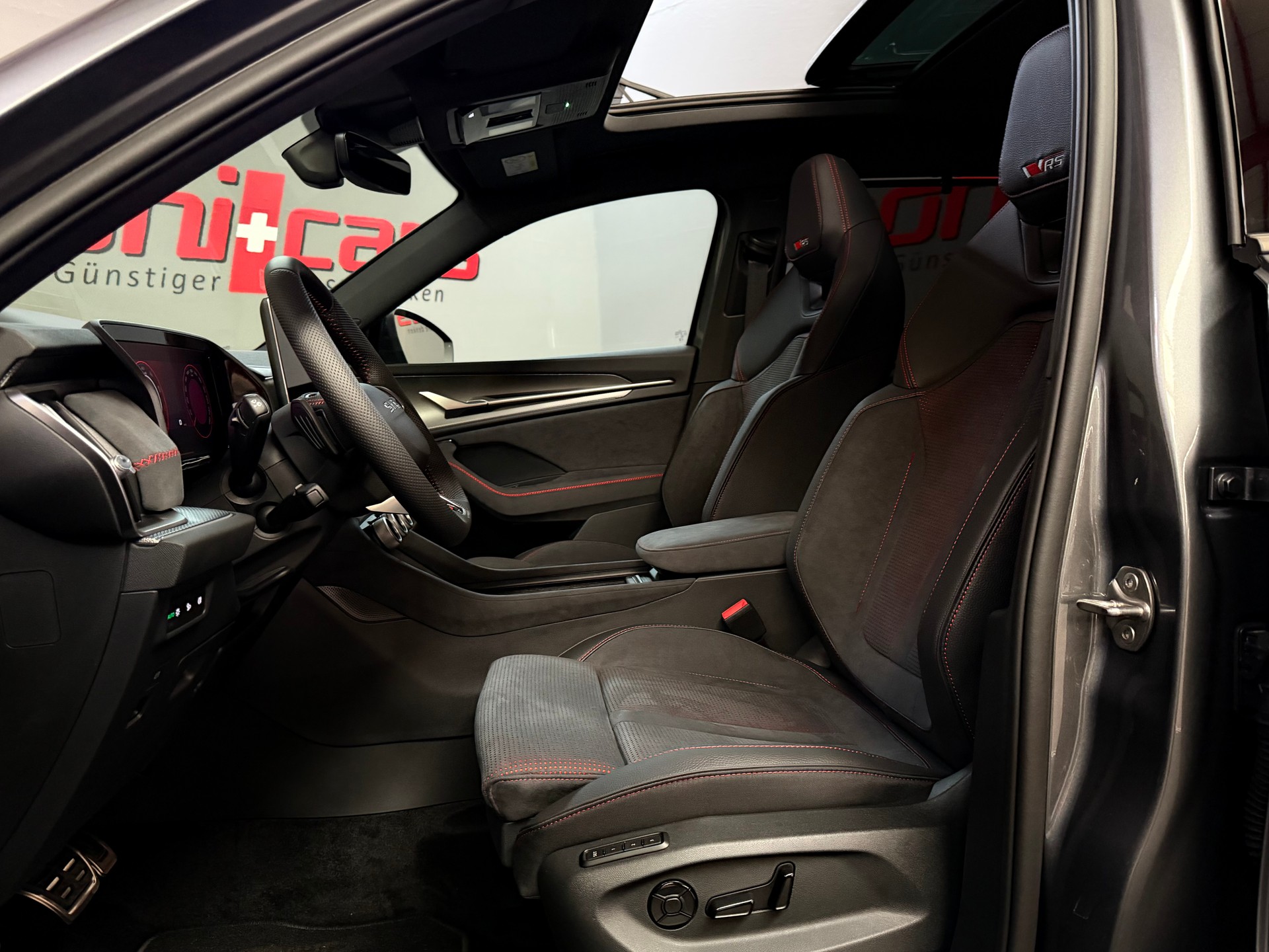 SKODA Kodiaq 2.0 TSI RS 4x4 7 Plätze-image-14