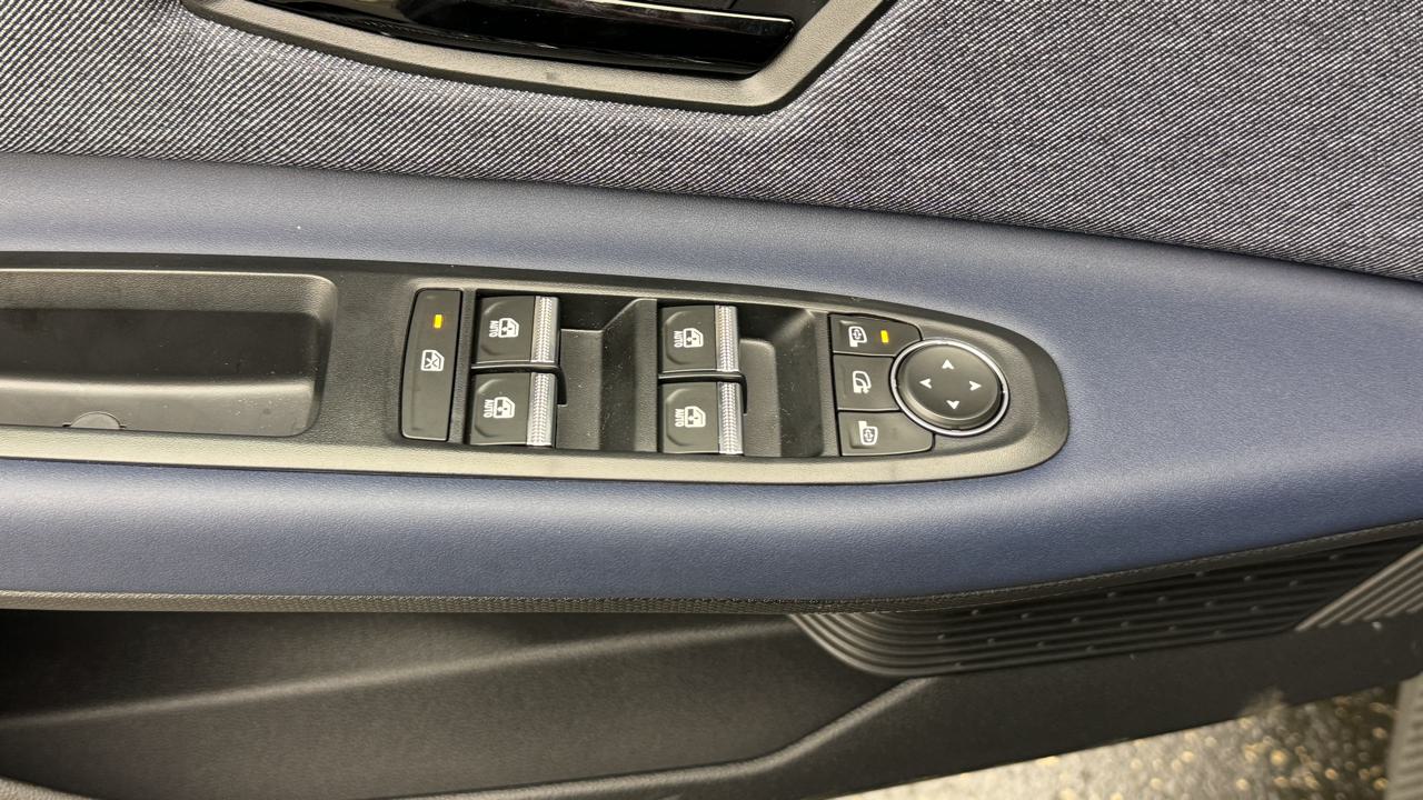 RENAULT R4 E-Tech Comfort Range 52 kWh Techno-image-8