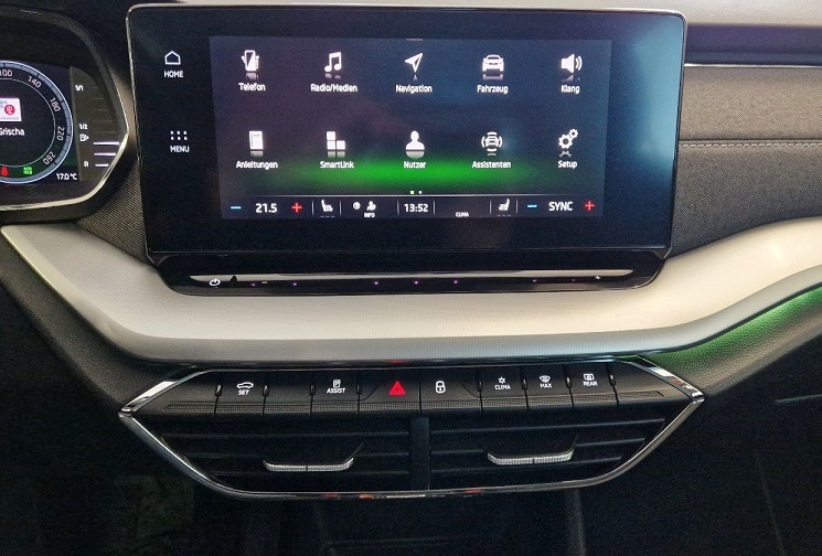 SKODA Octavia Combi 2.0 TDI DSG Style-image-10