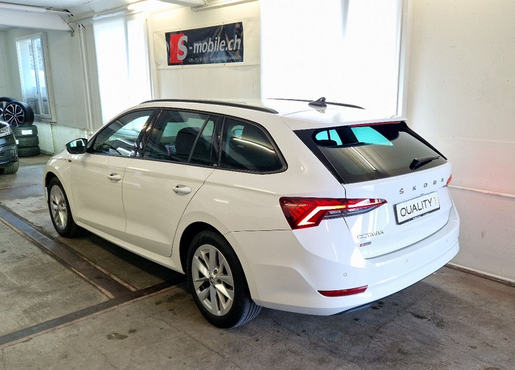 SKODA Octavia Combi 2.0 TDI DSG Style-image-2