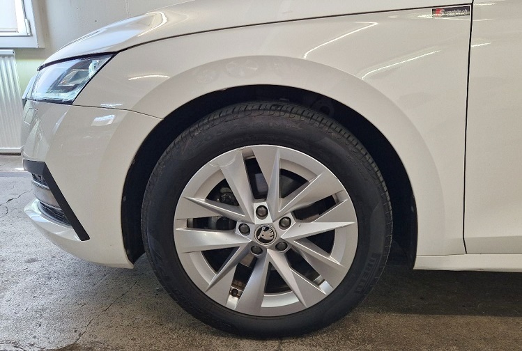 SKODA Octavia Combi 2.0 TDI DSG Style-image-5