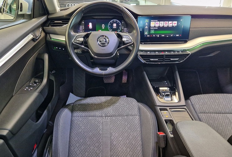 SKODA Octavia Combi 2.0 TDI DSG Style-image-6