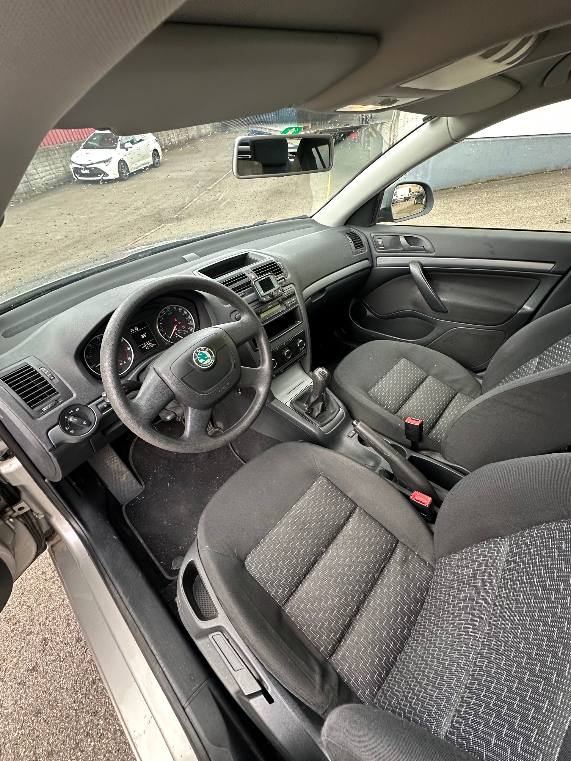 SKODA Octavia Combi 1.4 TSI Elegance-image-5