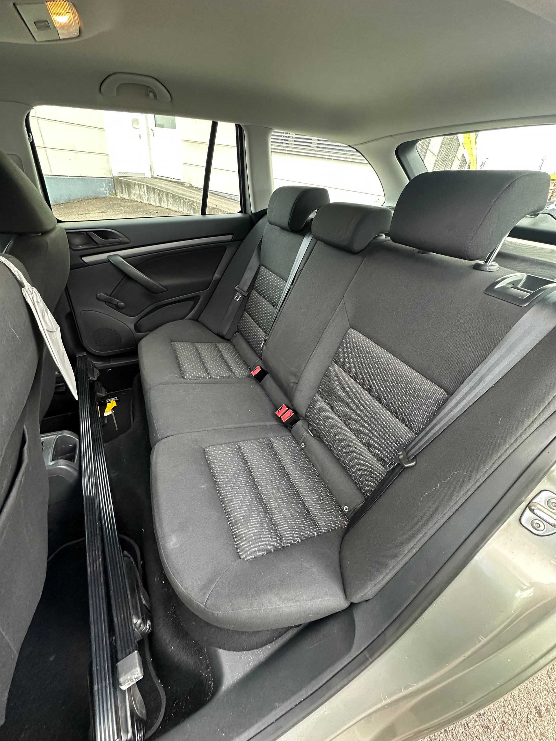 SKODA Octavia Combi 1.4 TSI Elegance-image-7