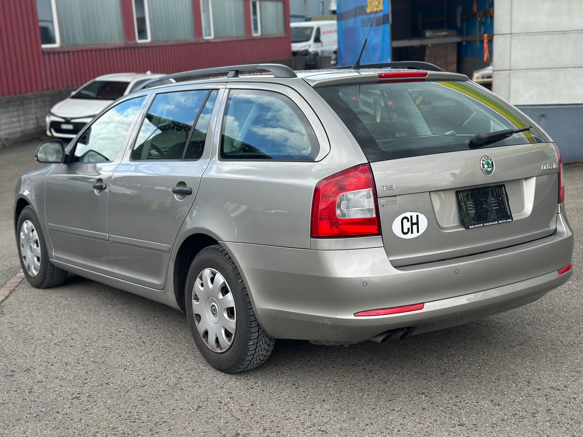 SKODA Octavia Combi 1.4 TSI Elegance-image-3