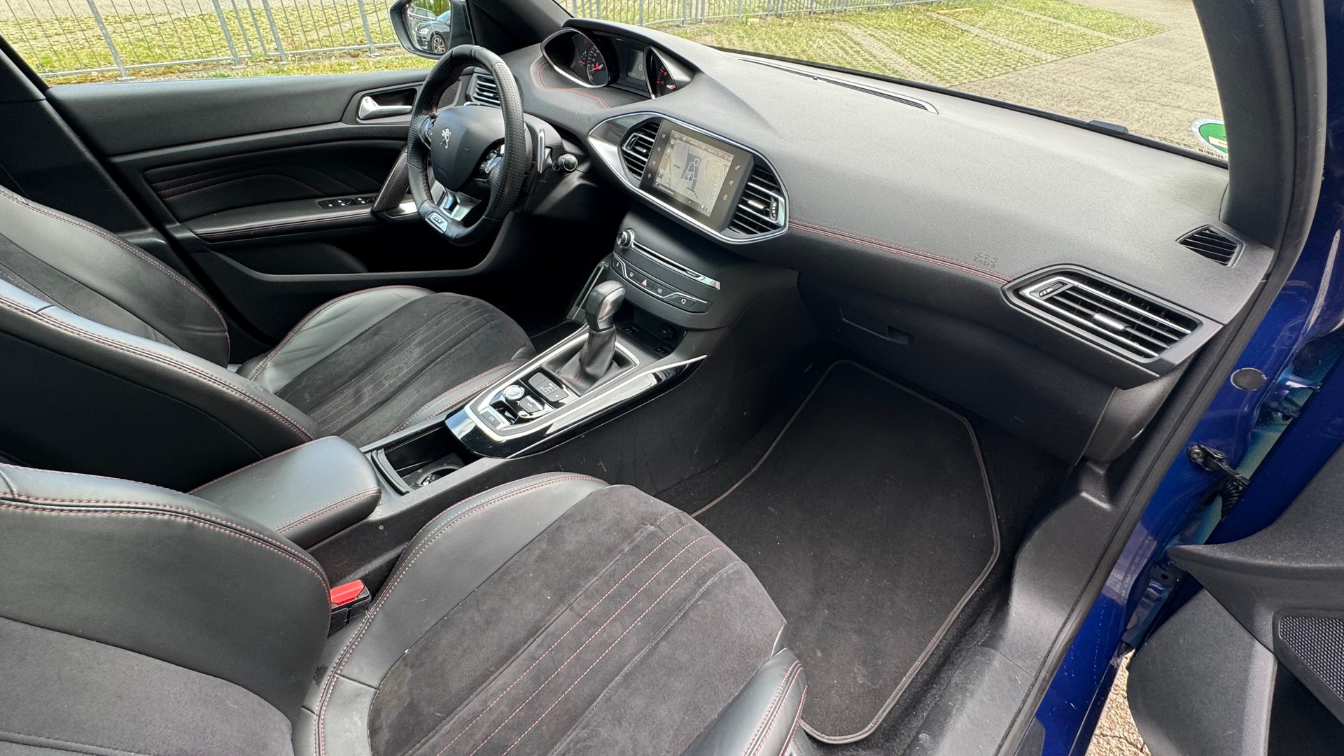 PEUGEOT 308 SW 2.0 BlueHDI GT Automatic-image-9