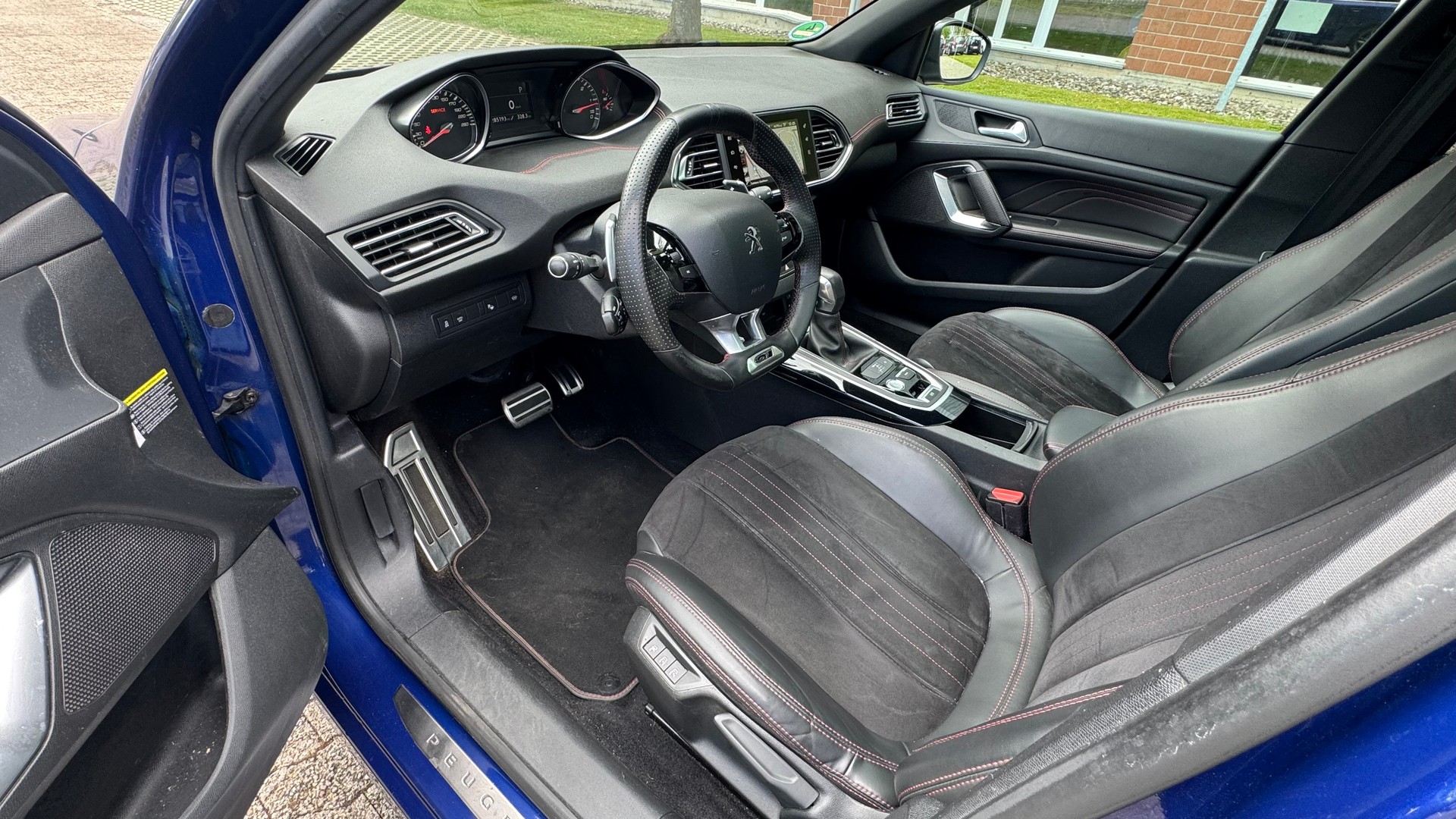 PEUGEOT 308 SW 2.0 BlueHDI GT Automatic-image-6