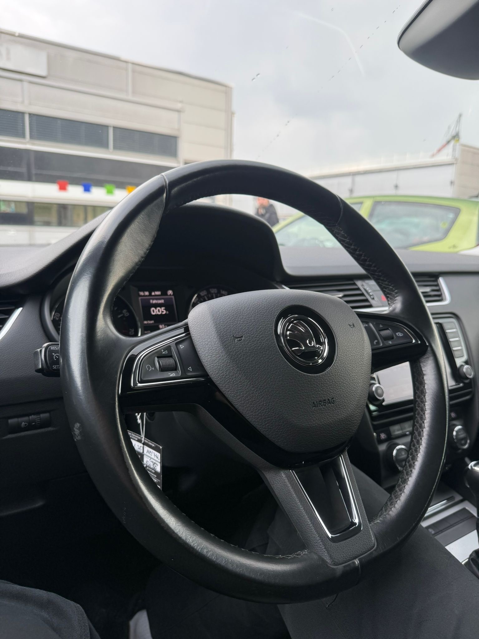 SKODA Octavia Combi 1.4 TSI Ambition DSG-image-19