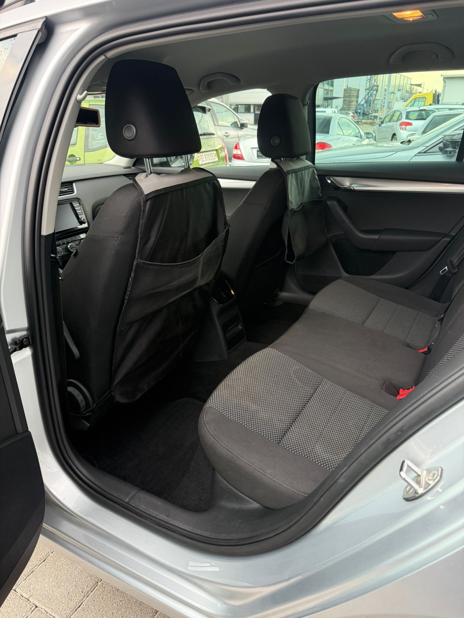 SKODA Octavia Combi 1.4 TSI Ambition DSG-image-12