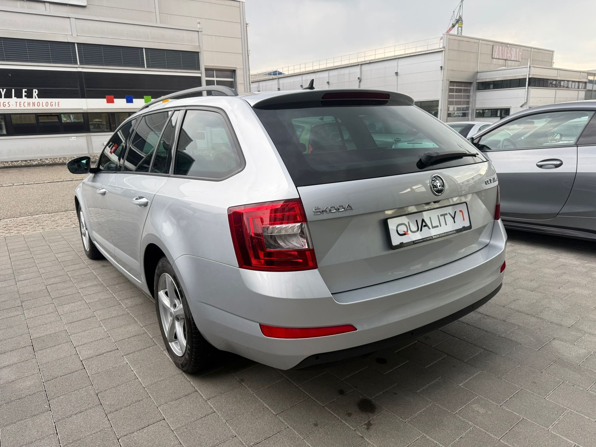 SKODA Octavia Combi 1.4 TSI Ambition DSG-image-8