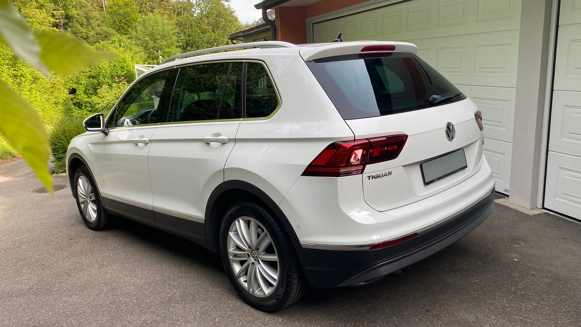 VW Tiguan 2.0 TDI SCR Highline 4Motion DSG-image-3