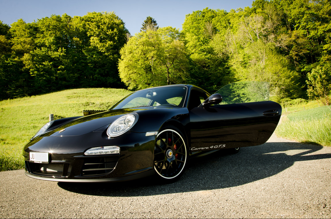PORSCHE CARRERA 4 GTS-image-12