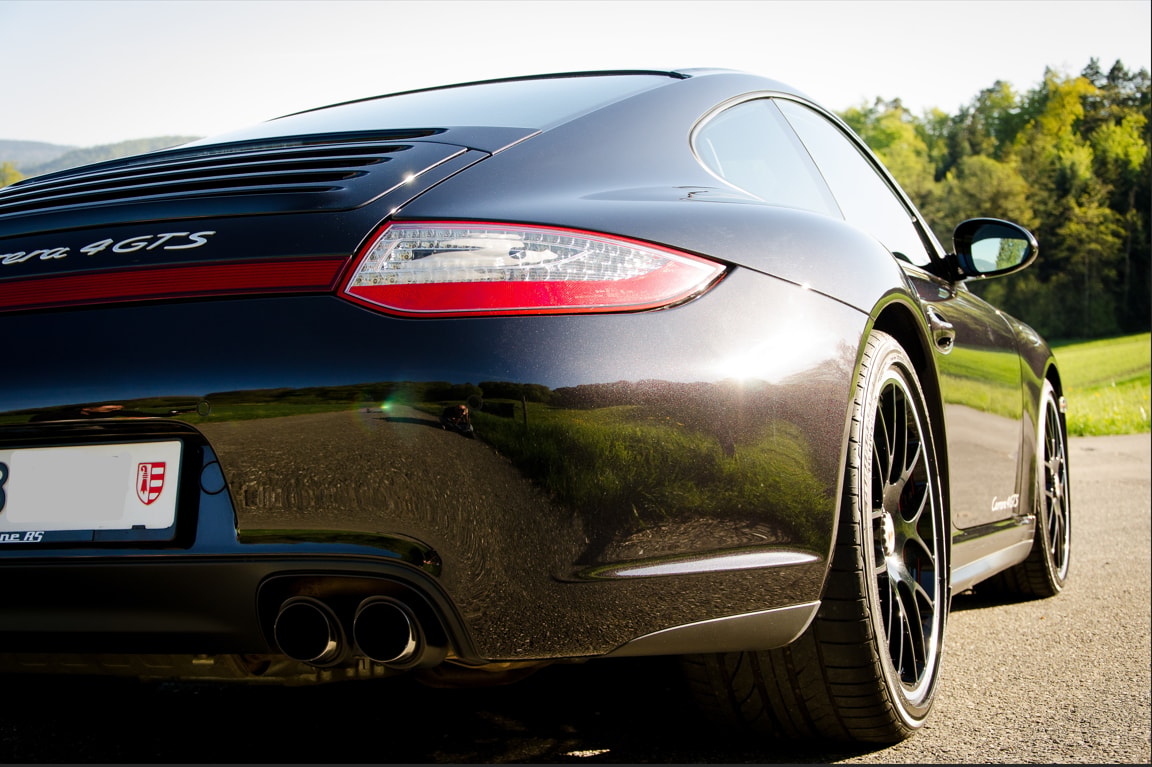 PORSCHE CARRERA 4 GTS-image-1