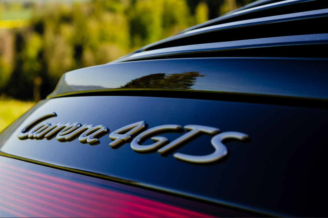 PORSCHE CARRERA 4 GTS-image-10
