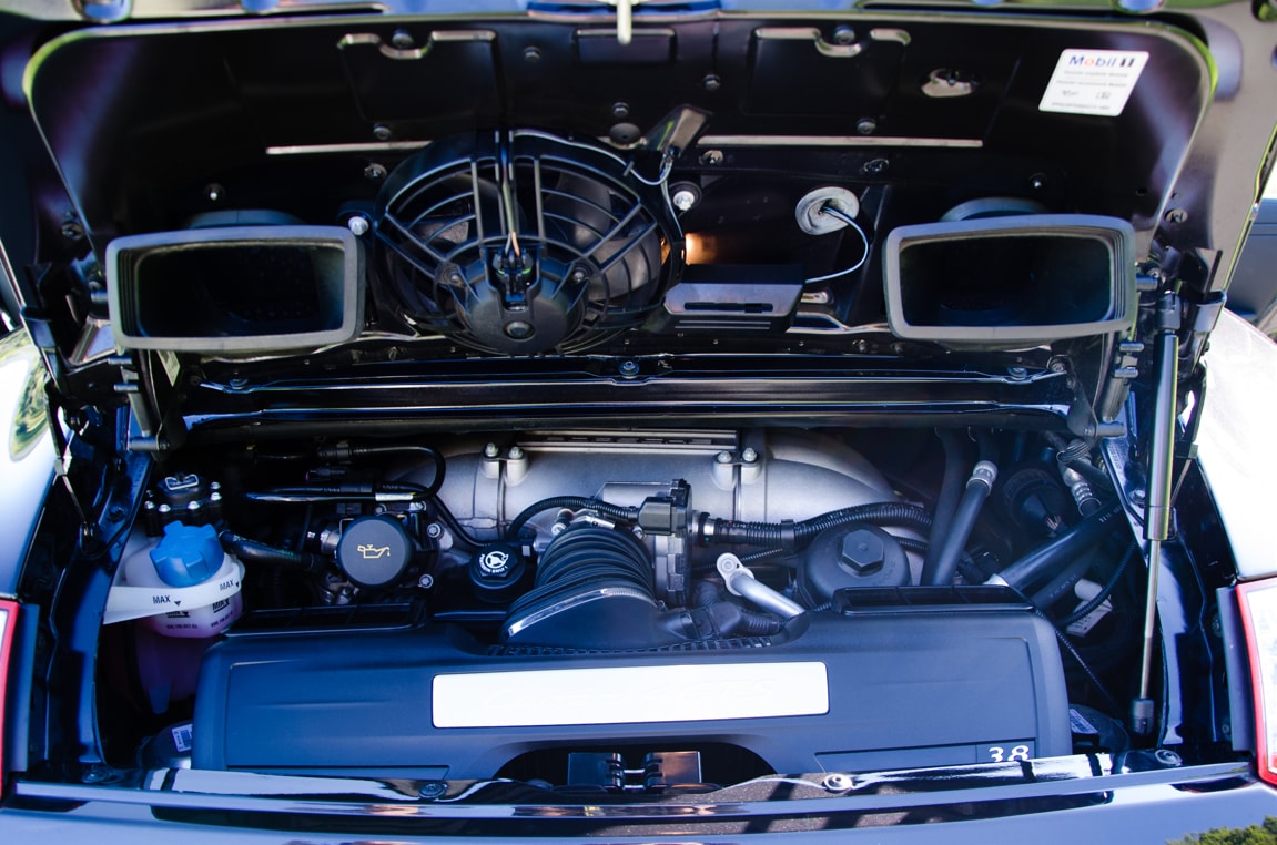 PORSCHE CARRERA 4 GTS-image-6