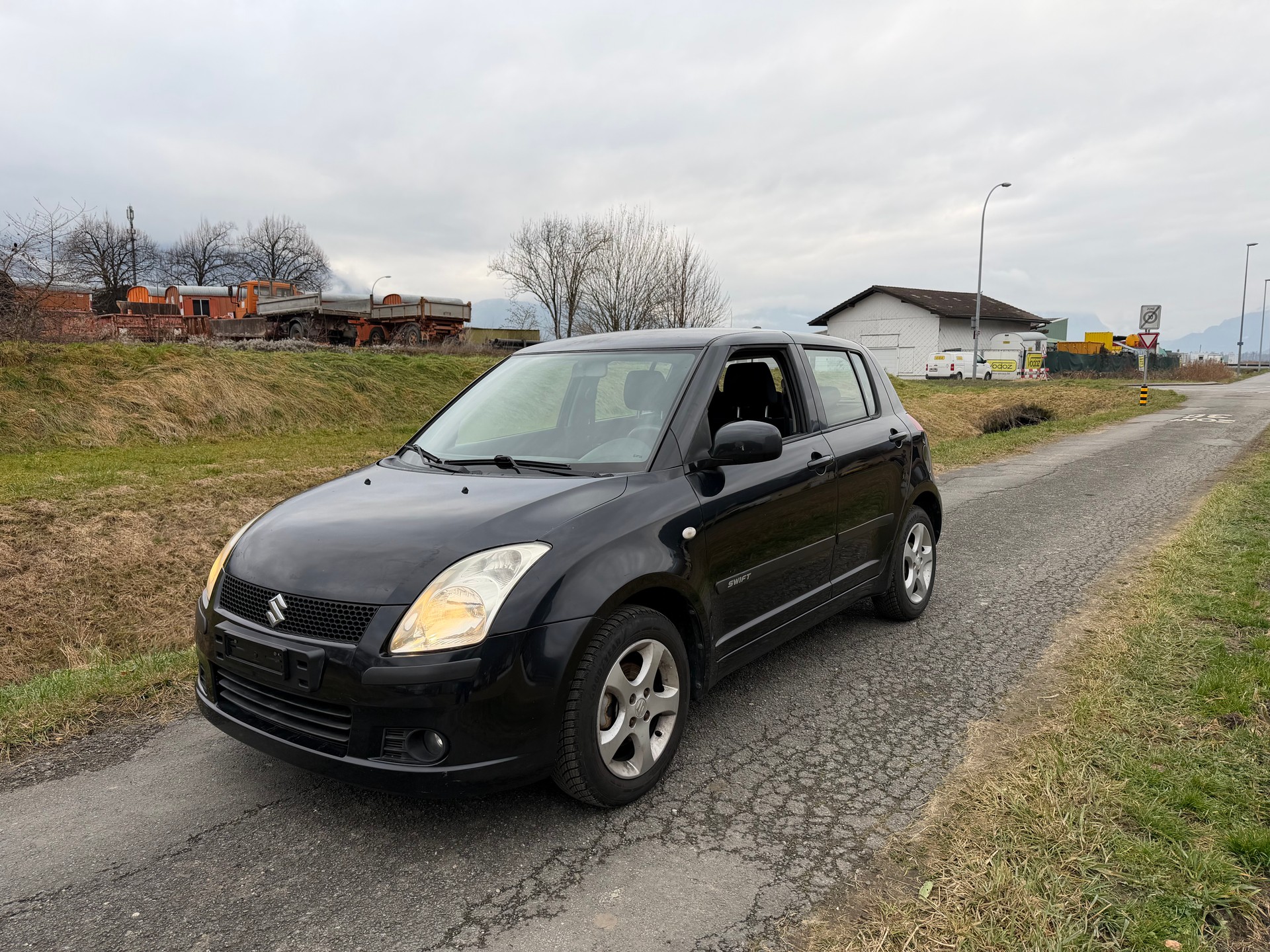 SUZUKI Swift 1.3i 16V GL Top 4x4