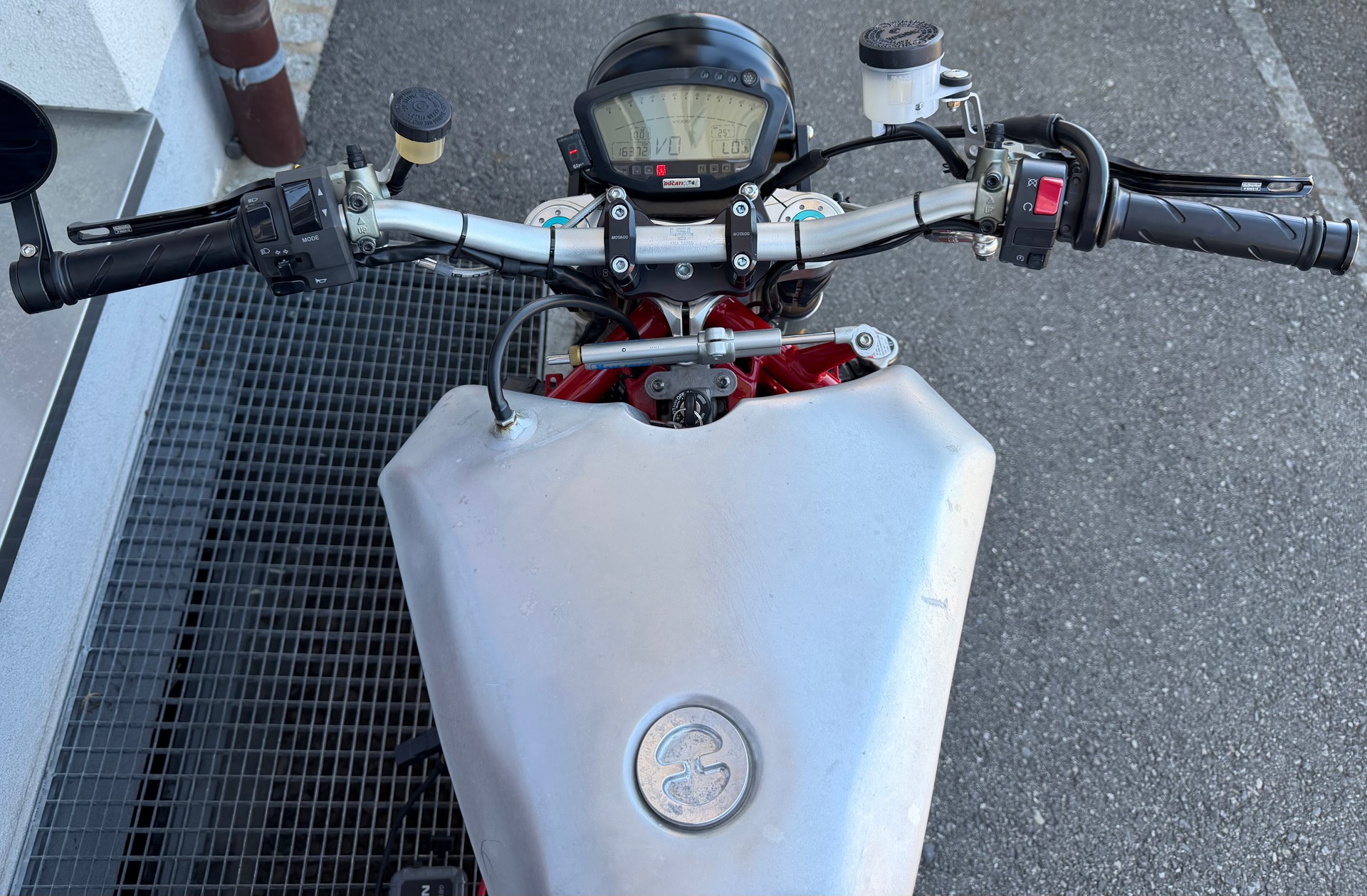 DUCATI 1098 S-image-8