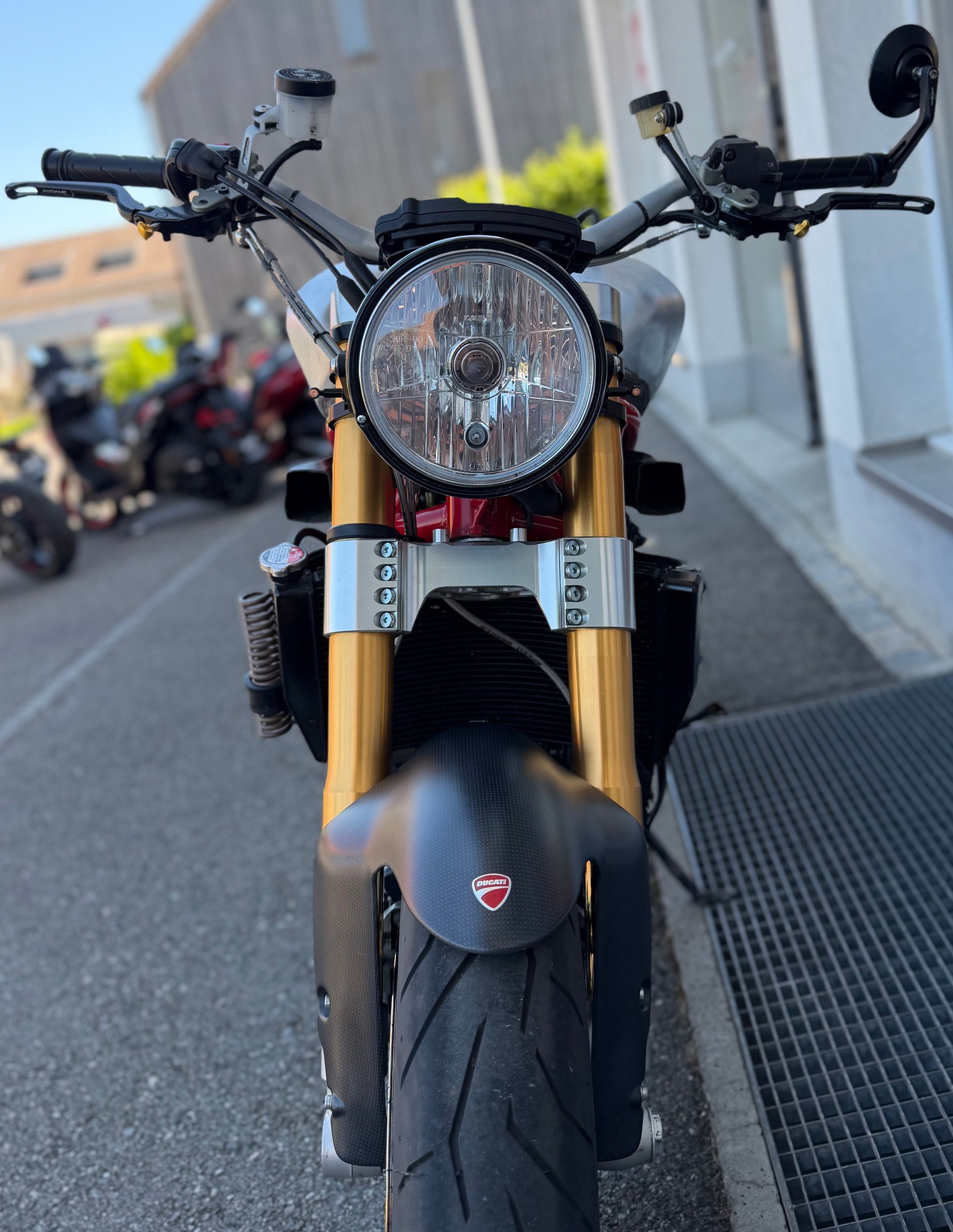 DUCATI 1098 S-showroom-element-1