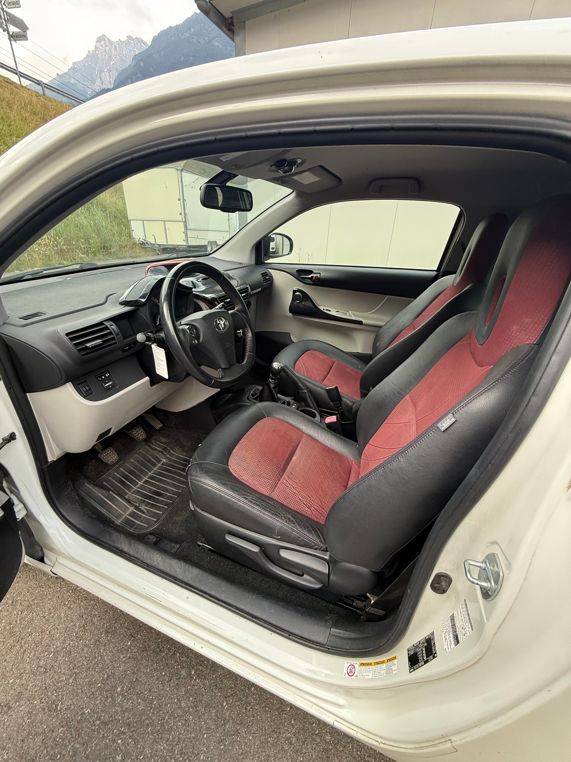 TOYOTA iQ 1.33 Dual VVT-i Linea Sol Premium-image-7