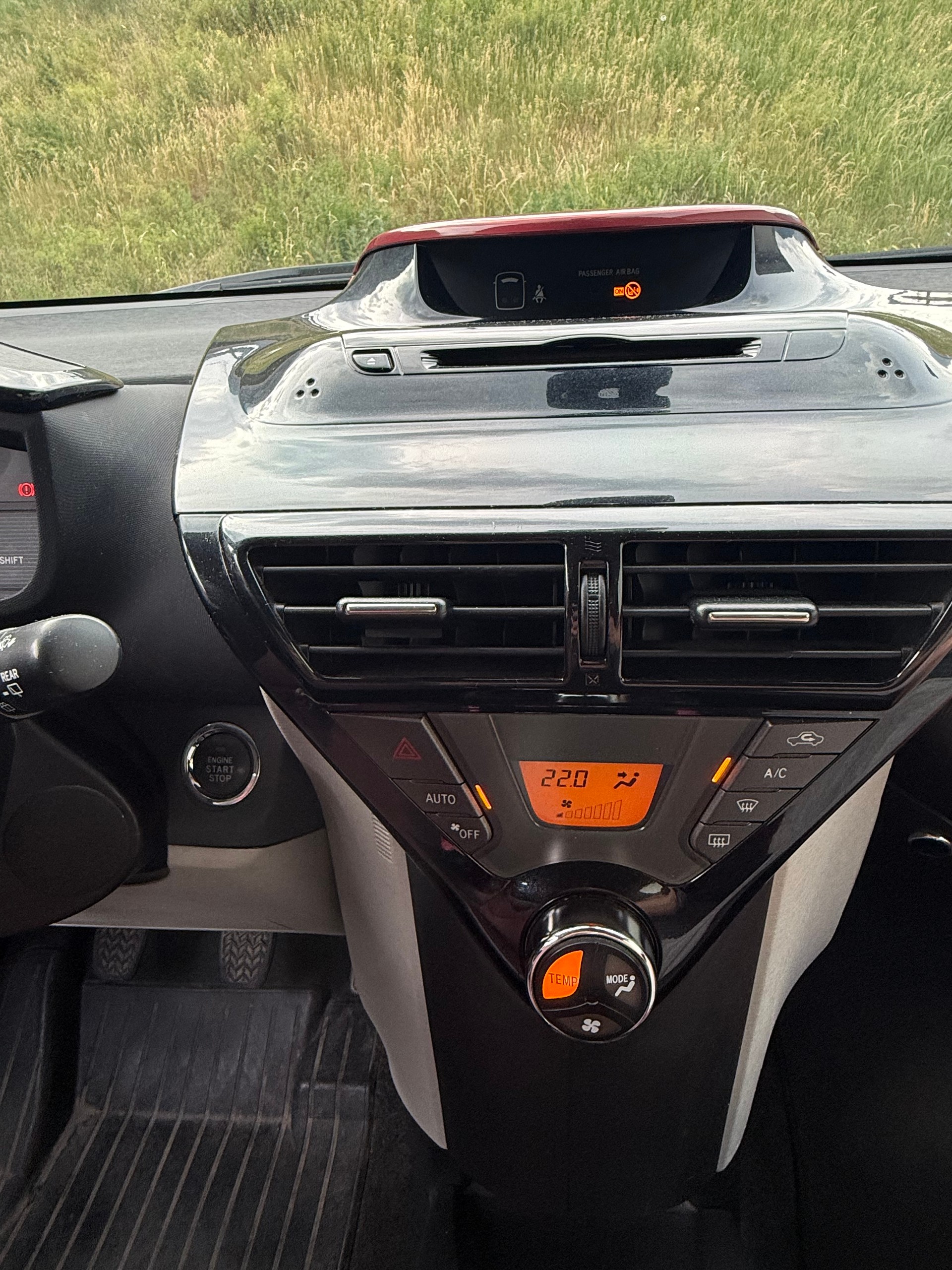 TOYOTA iQ 1.33 Dual VVT-i Linea Sol Premium-image-8