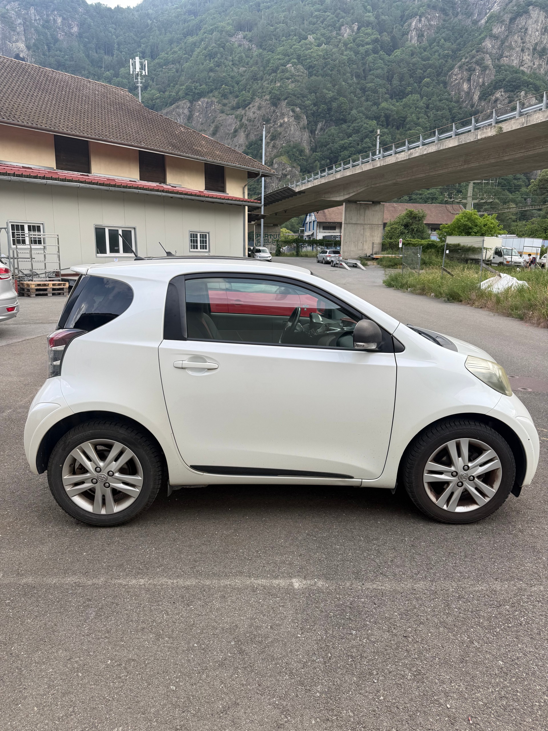 TOYOTA iQ 1.33 Dual VVT-i Linea Sol Premium-image-3