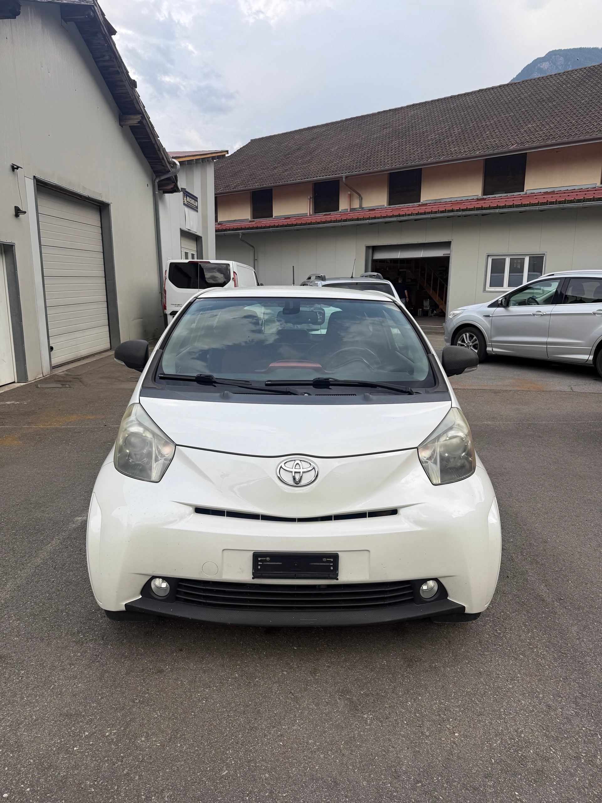 TOYOTA iQ 1.33 Dual VVT-i Linea Sol Premium-image-1