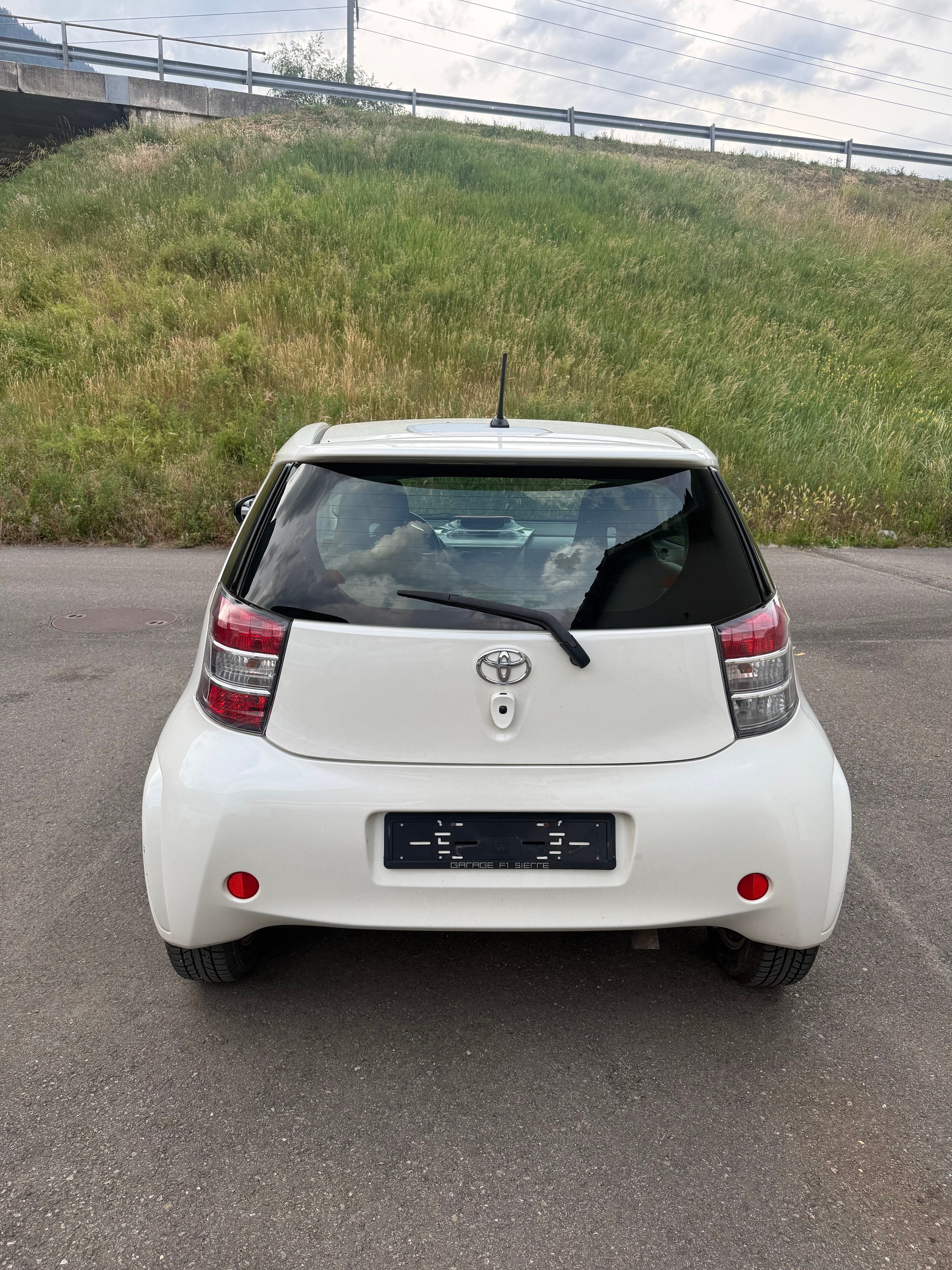 TOYOTA iQ 1.33 Dual VVT-i Linea Sol Premium-image-5