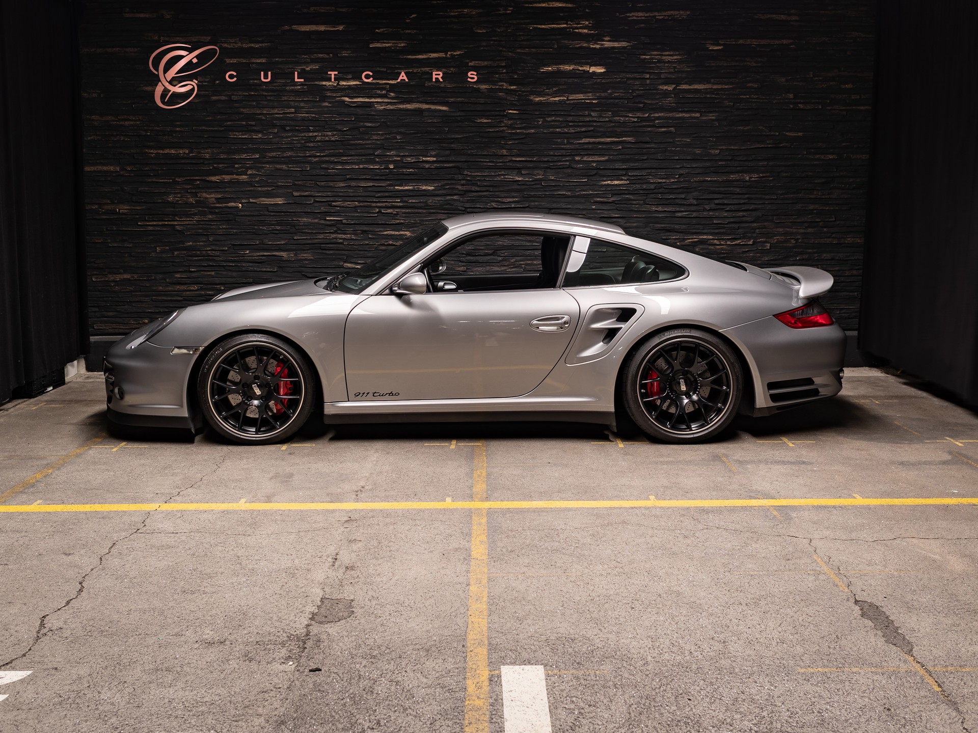 PORSCHE 911 Turbo-image-1