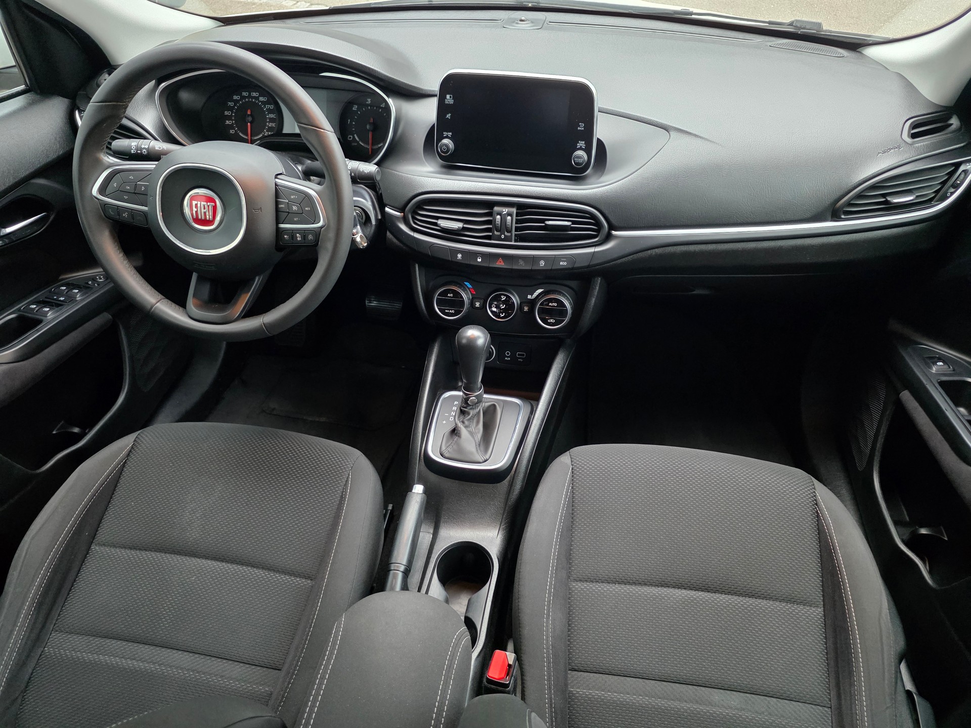 FIAT Tipo 1.6MJ Station Wagon Lounge DCT ** AUTOMATISCHER DISTANZREGLER - BI XENON LICHT - DAB+ - RÜCKFAHRKAMERA-image-6