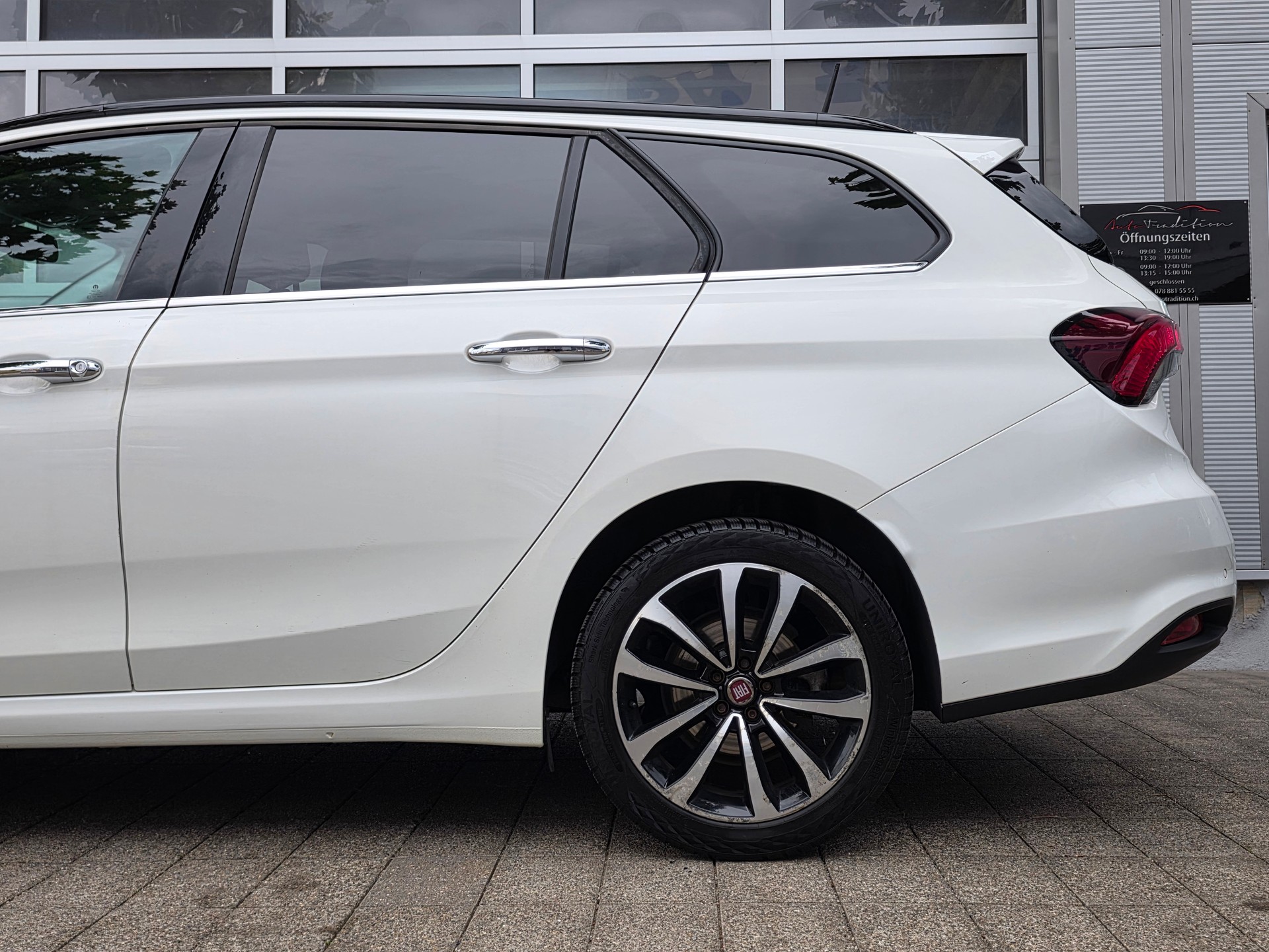 FIAT Tipo 1.6MJ Station Wagon Lounge DCT ** AUTOMATISCHER DISTANZREGLER - BI XENON LICHT - DAB+ - RÜCKFAHRKAMERA-image-3