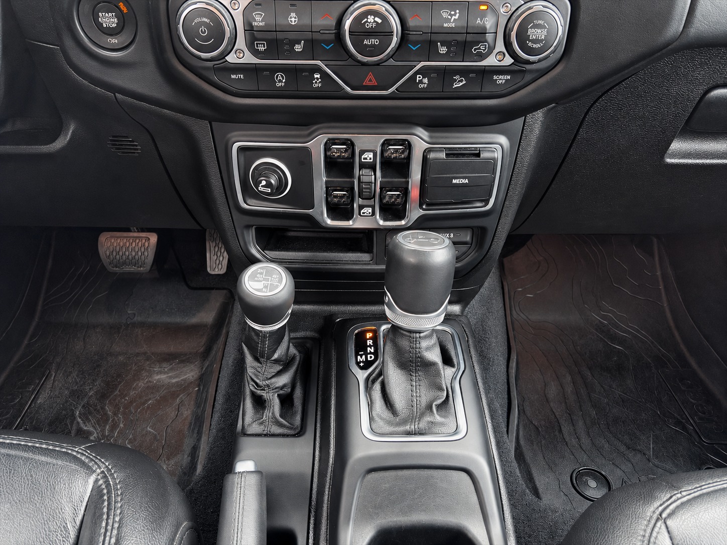 JEEP Wrangler 2.0 Turbo Night Eagle Unlimited-image-14
