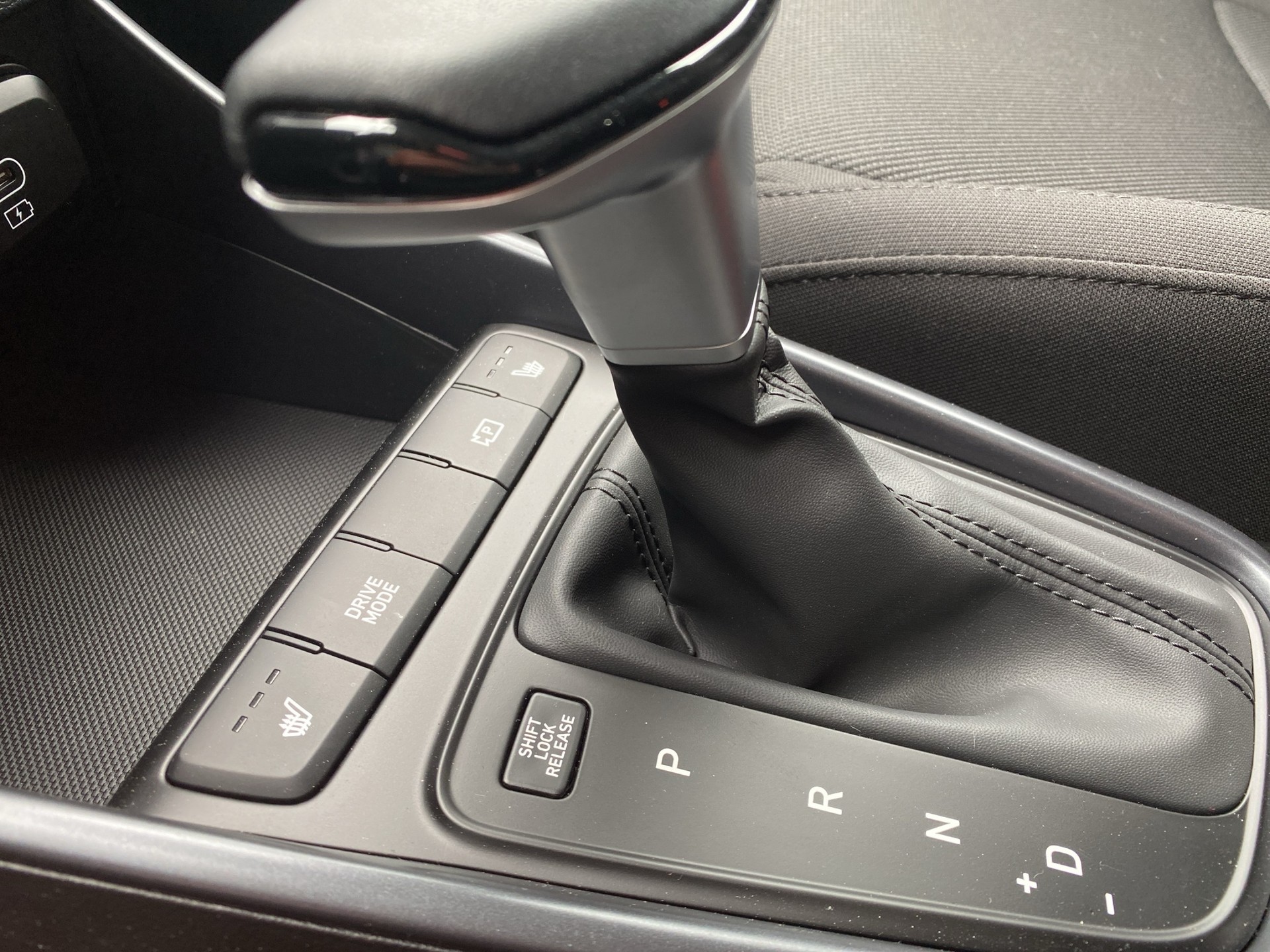 HYUNDAI i20 1.0 T-GDi Comfort DCT-image-13