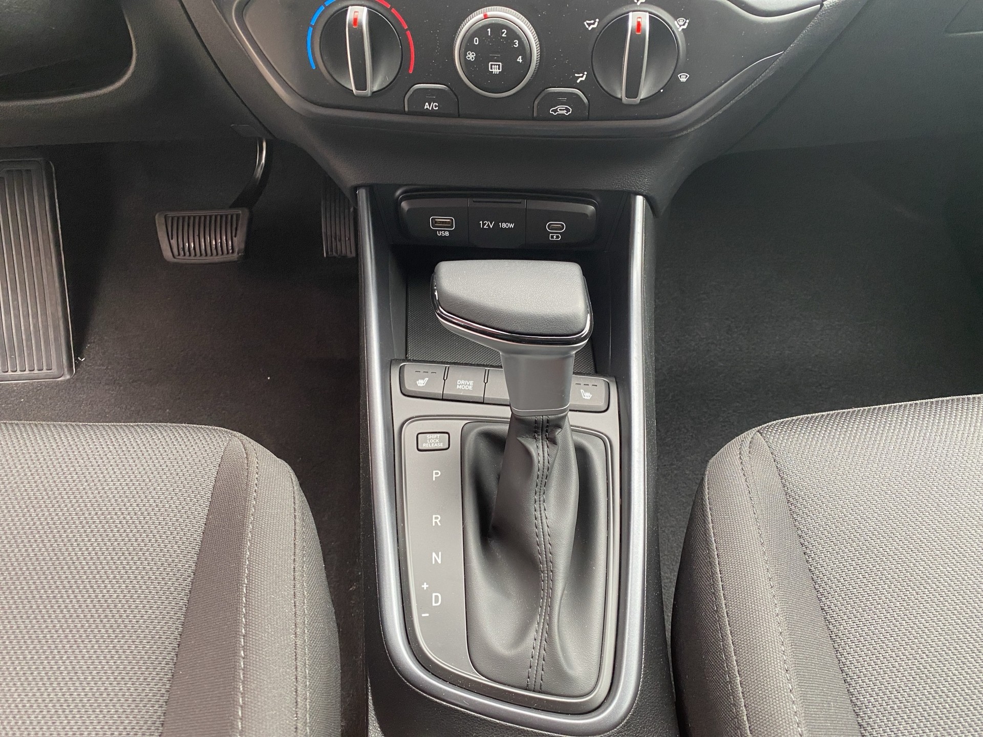 HYUNDAI i20 1.0 T-GDi Comfort DCT-image-12