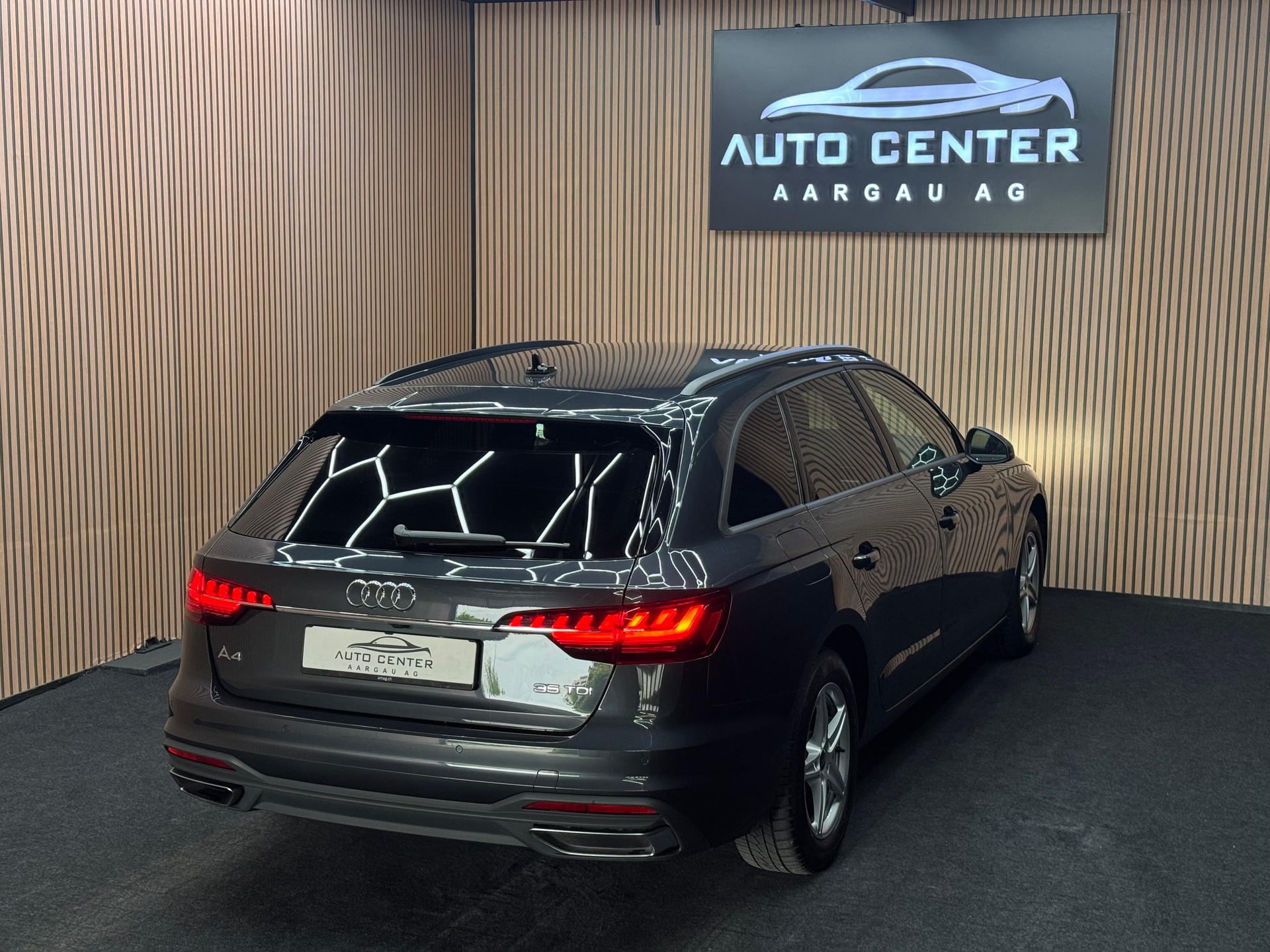 AUDI A4 Avant 2.0 35 TDI S-Tronic | 1 Jahr Garantie | Facelift | *ab CHF 199.-/ Monat*-image-4