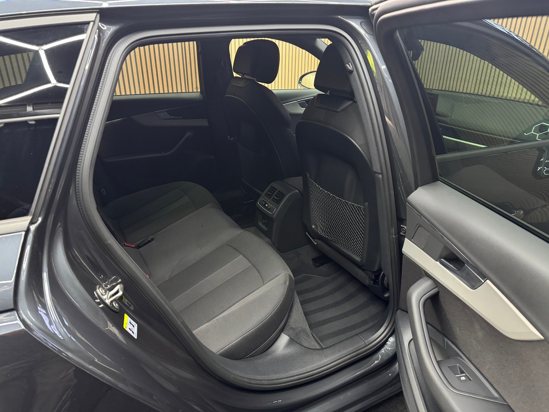 AUDI A4 Avant 2.0 35 TDI S-Tronic | 1 Jahr Garantie | Facelift | *ab CHF 199.-/ Monat*-image-12