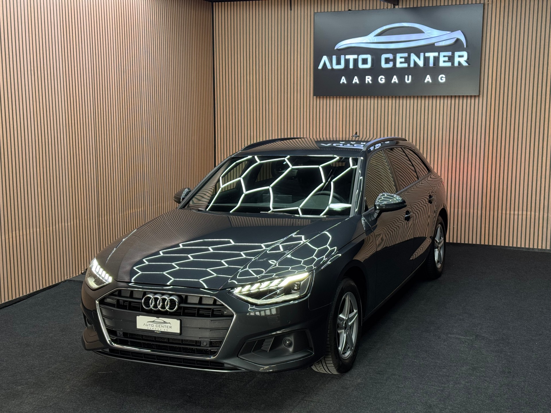 AUDI A4 Avant 2.0 35 TDI S-Tronic | 1 Jahr Garantie | Facelift | *ab CHF 199.-/ Monat*-showroom-element-2