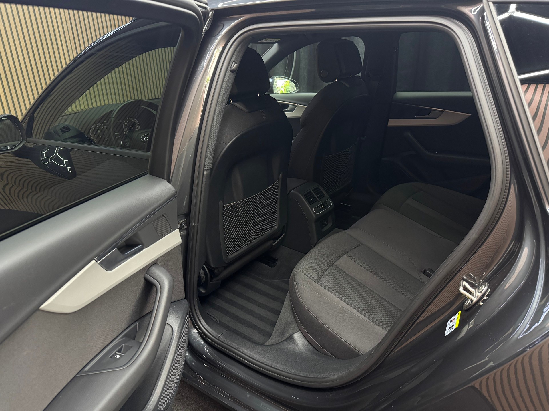AUDI A4 Avant 2.0 35 TDI S-Tronic | 1 Jahr Garantie | Facelift | *ab CHF 199.-/ Monat*-image-11