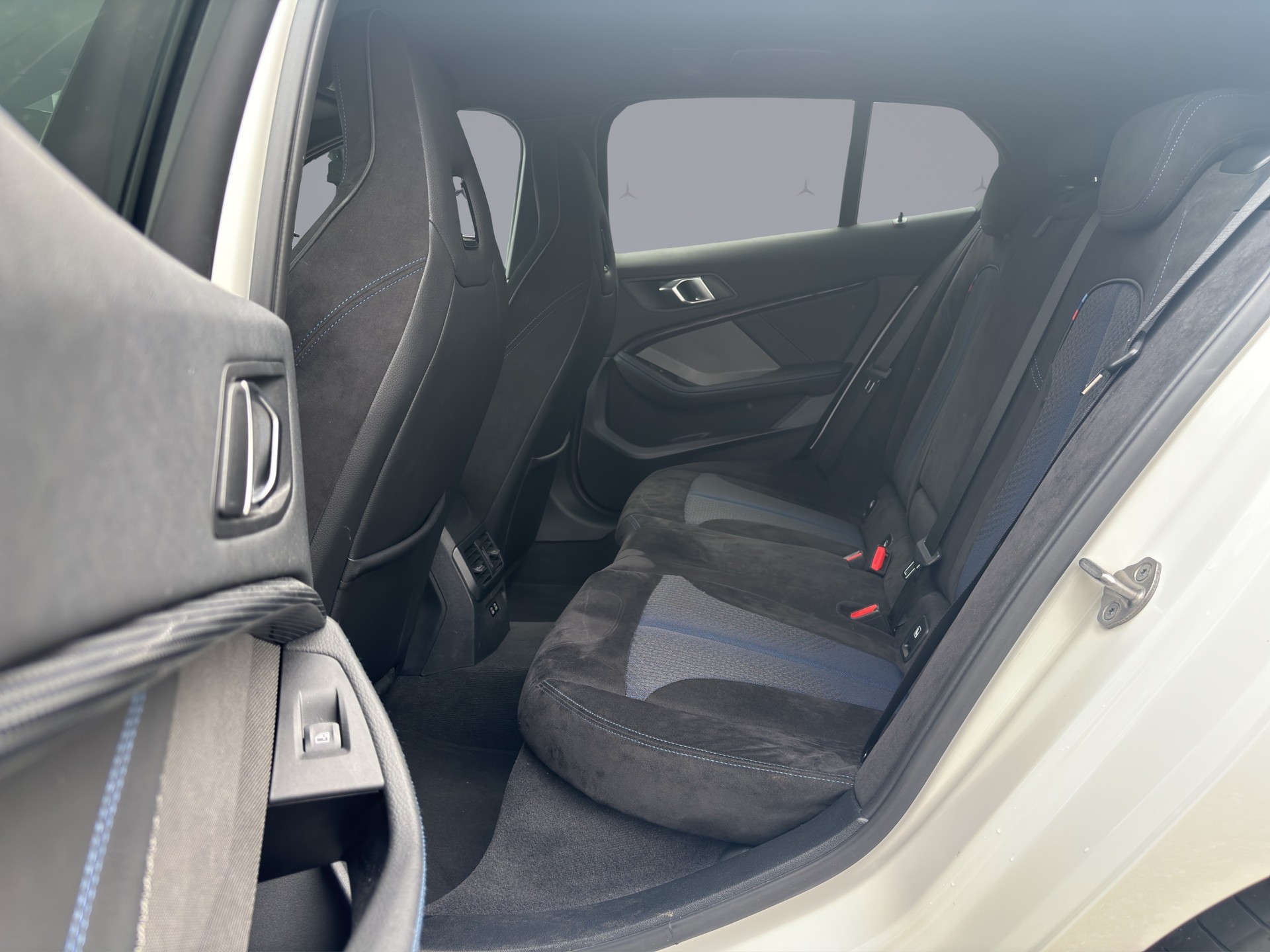 BMW 120d xDrive Steptronic M Sport-image-10