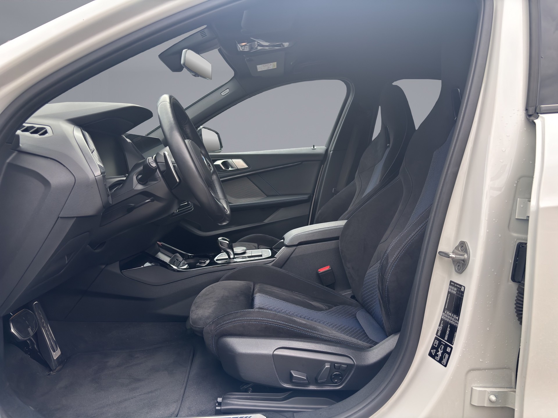 BMW 120d xDrive Steptronic M Sport-image-8