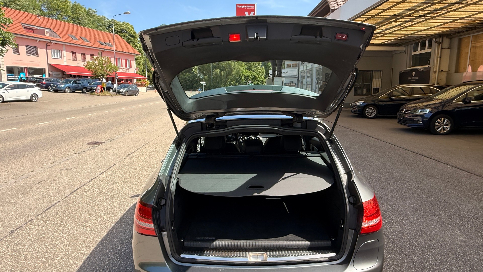 MERCEDES-BENZ C 350 e Avantgarde 7G-Tronic-image-11