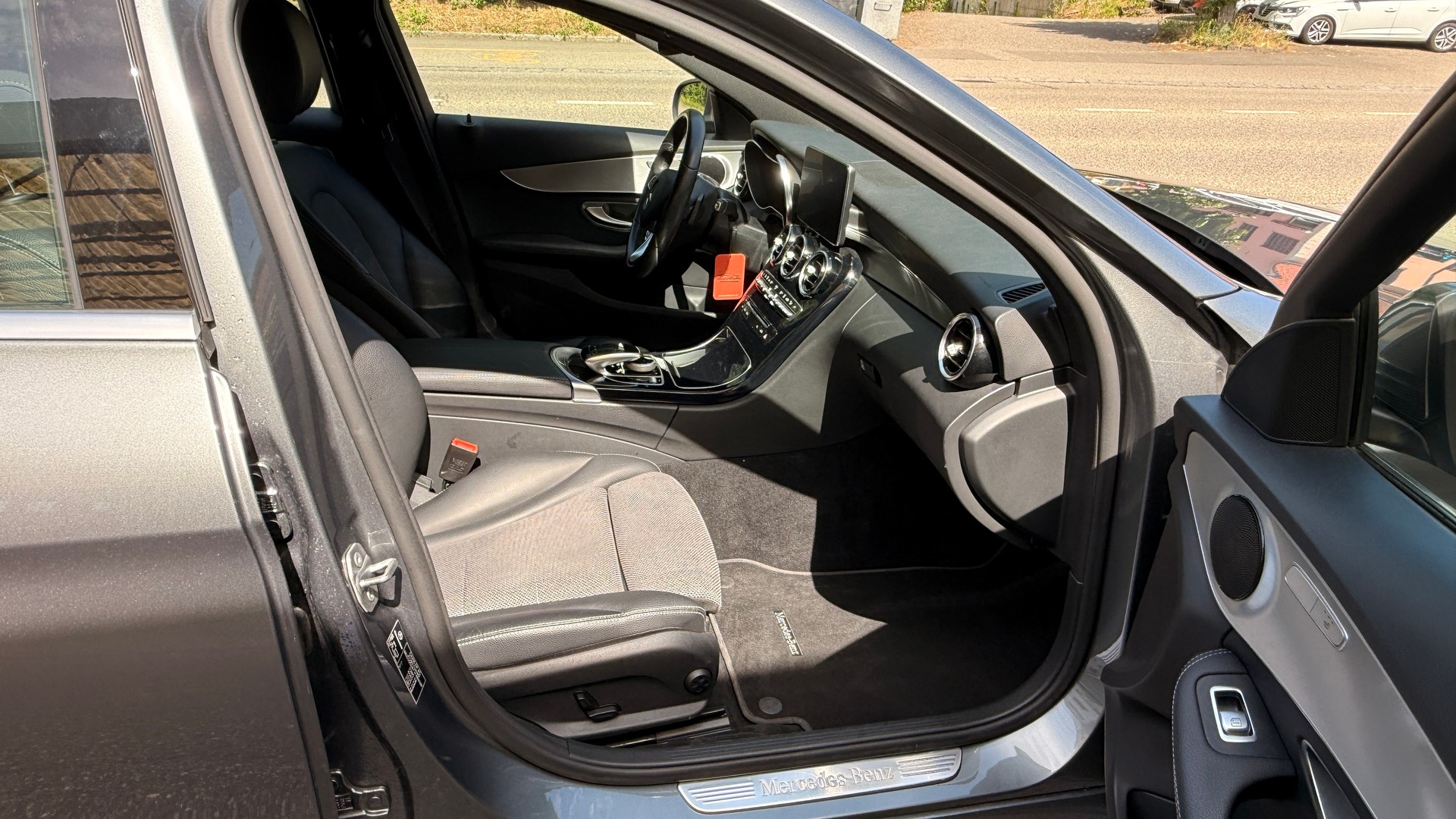 MERCEDES-BENZ C 350 e Avantgarde 7G-Tronic-image-12