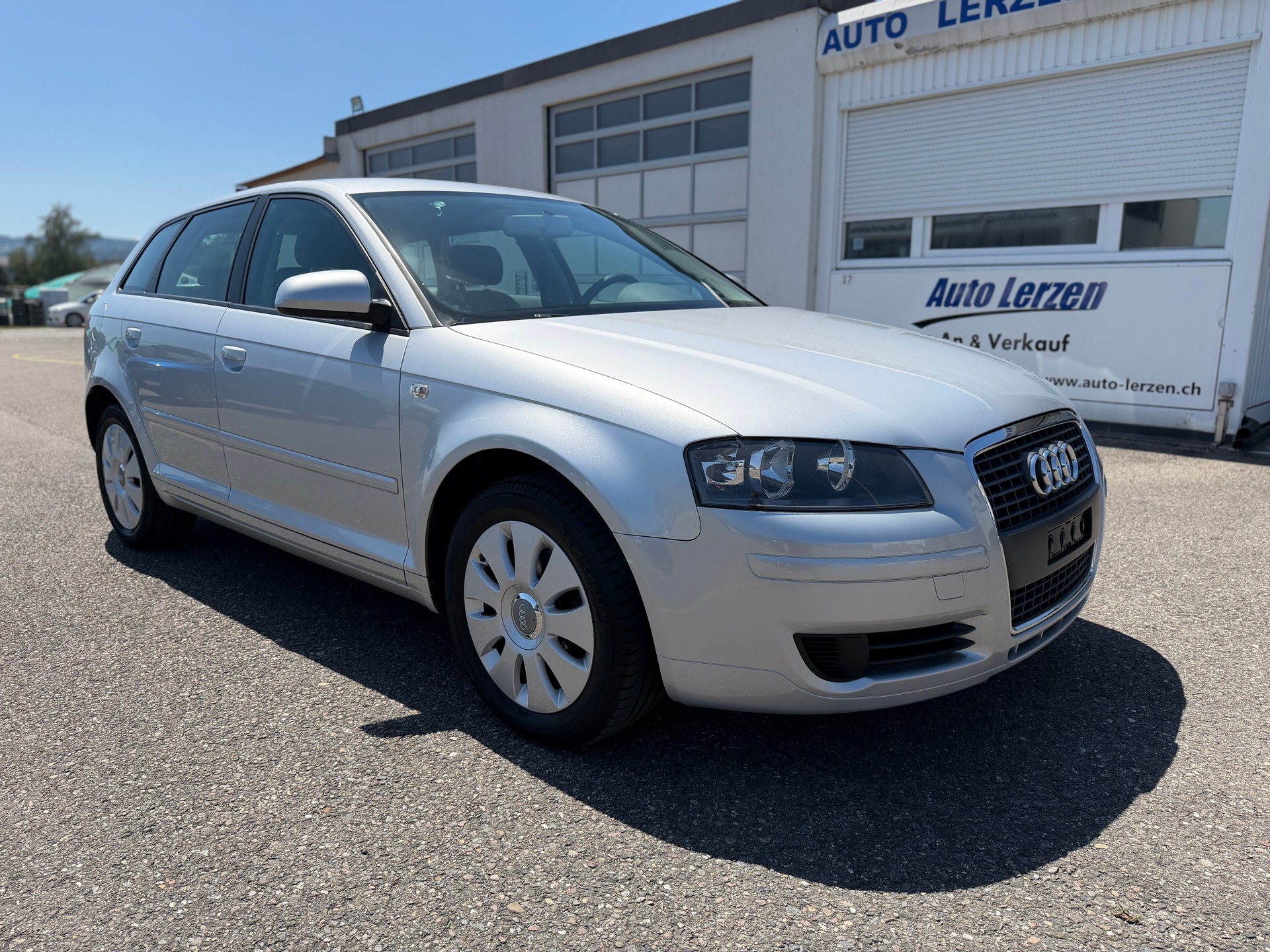 AUDI A3 Sportback 1.8 Turbo FSI Attraction-image-0