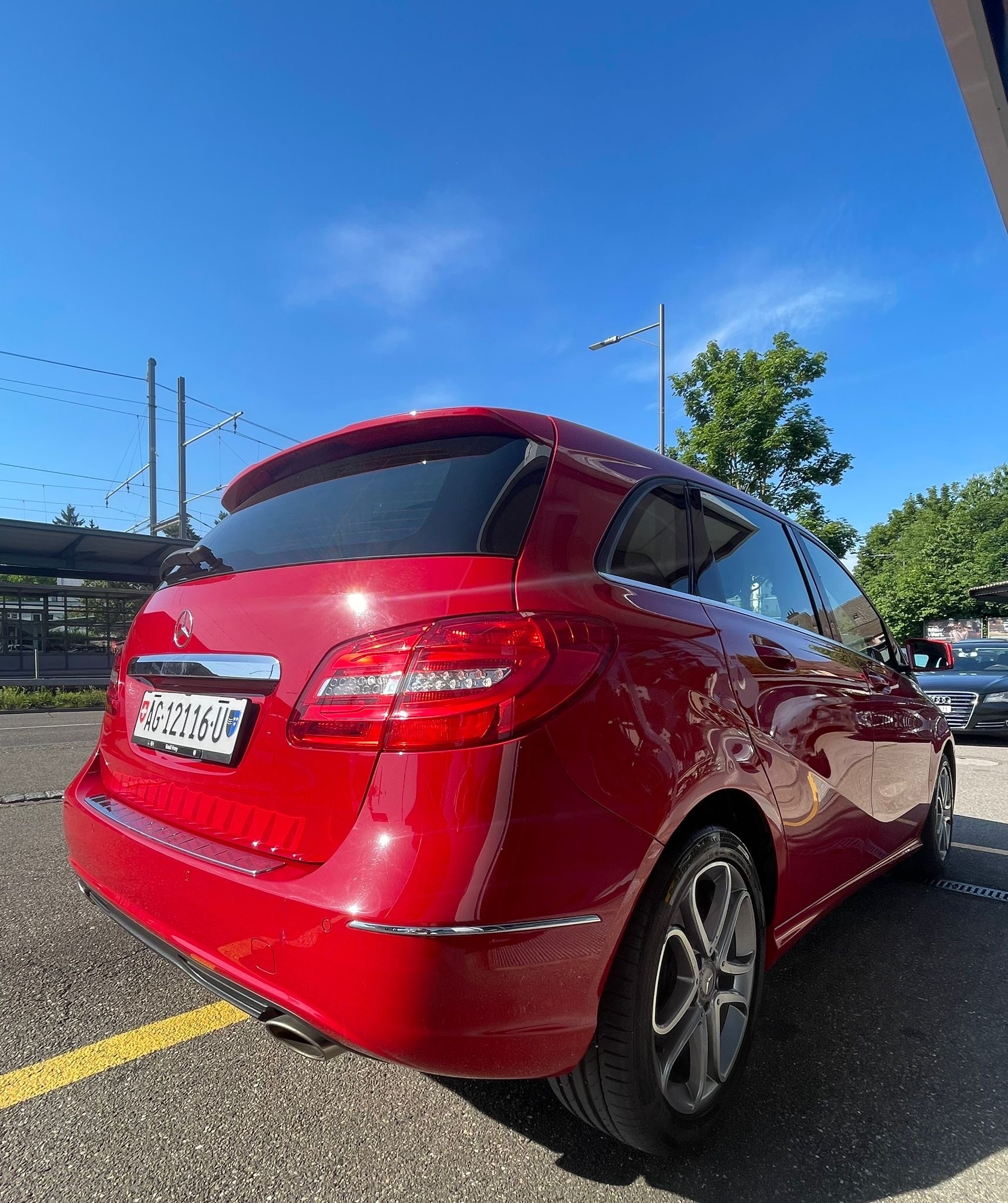 MERCEDES-BENZ B 180 7G-DCT Sport-Paket CH-Auto-image-1