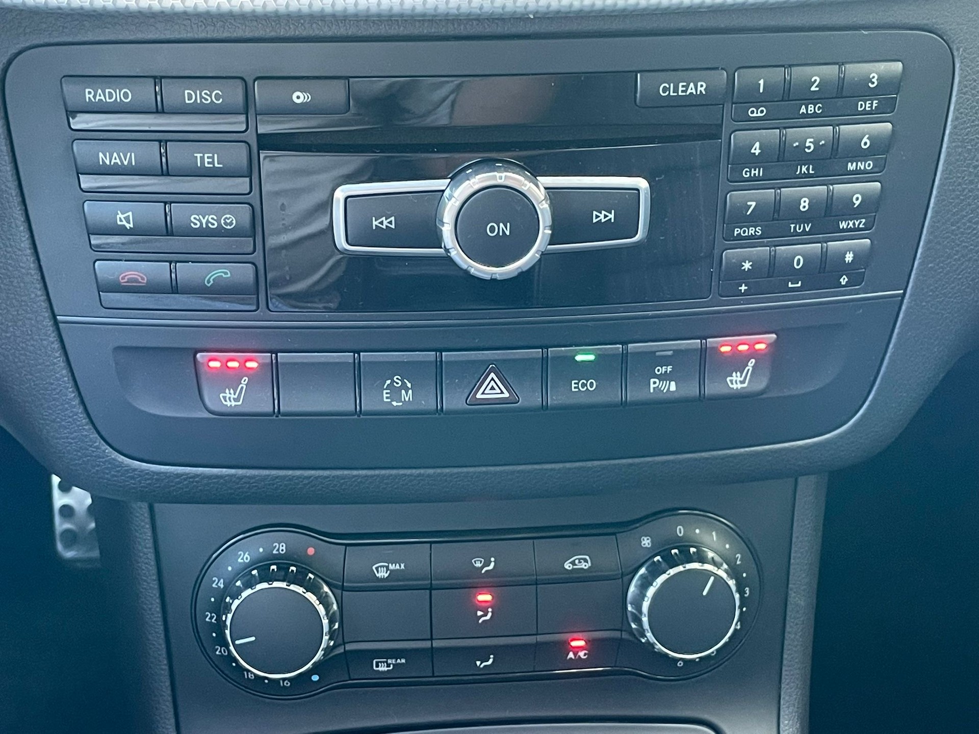 MERCEDES-BENZ B 180 7G-DCT Sport-Paket CH-Auto-image-11