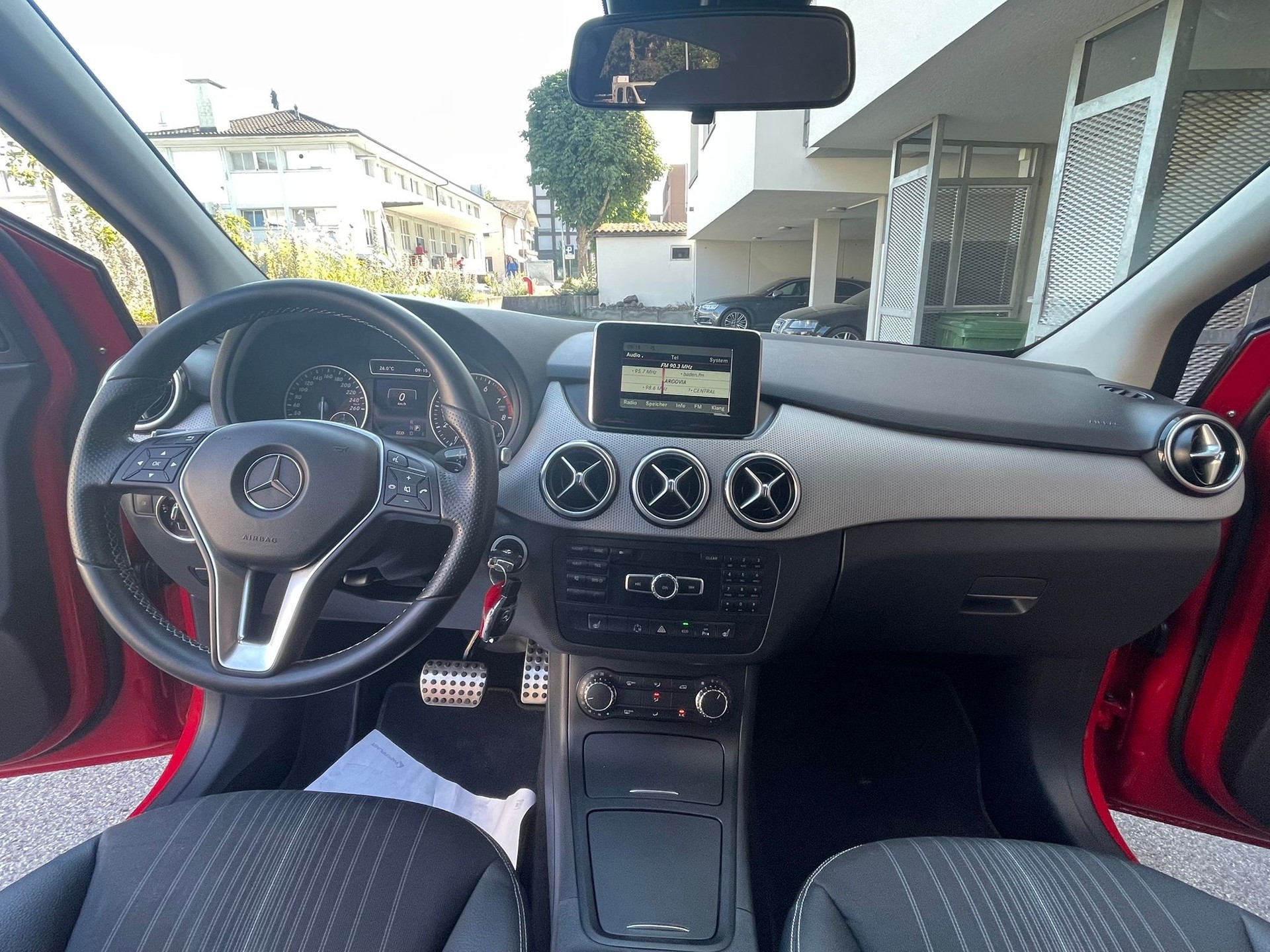 MERCEDES-BENZ B 180 7G-DCT Sport-Paket CH-Auto-image-10