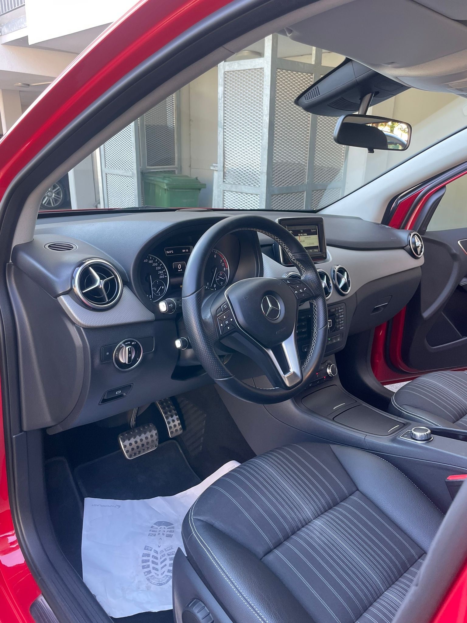MERCEDES-BENZ B 180 7G-DCT Sport-Paket CH-Auto-image-7