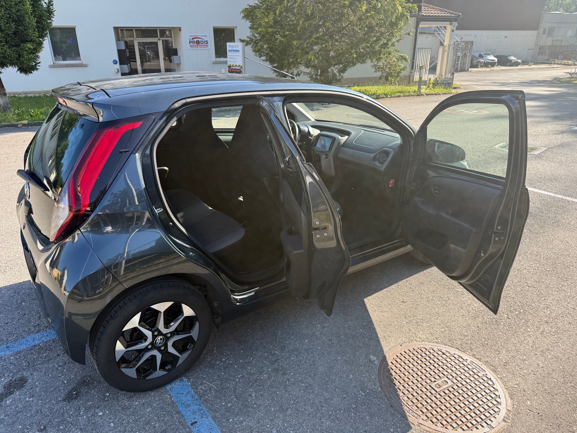 TOYOTA Aygo 1.0 VVT-i x-play X-shift-image-9