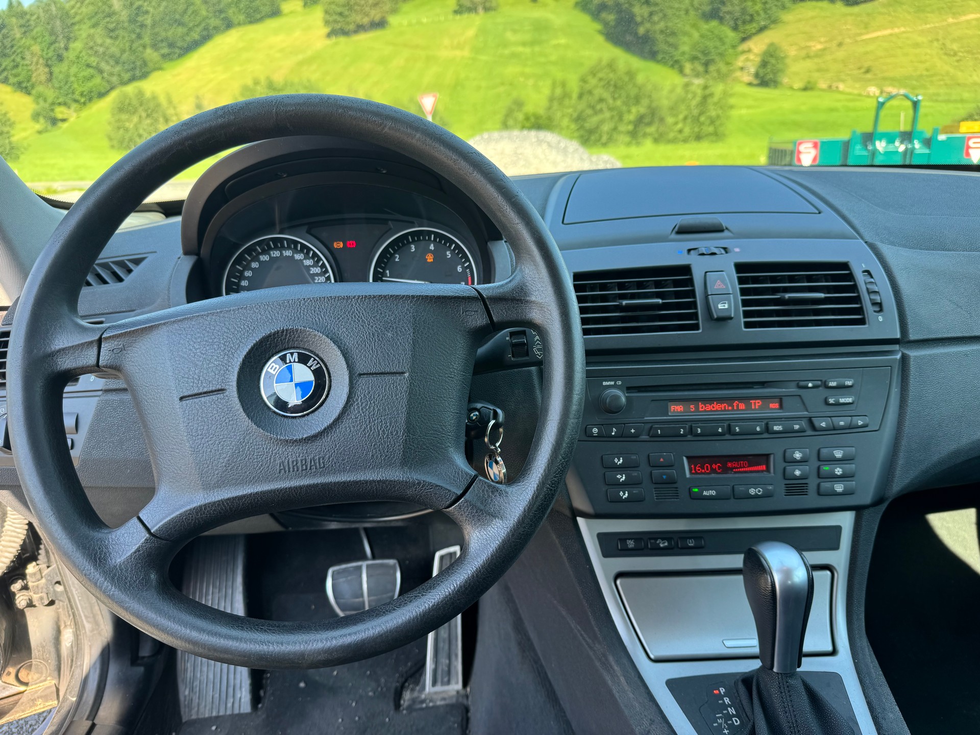 BMW X3 2.5i-image-6